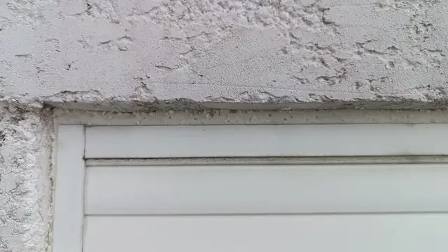 Acabamento de fachada junto à esquadria